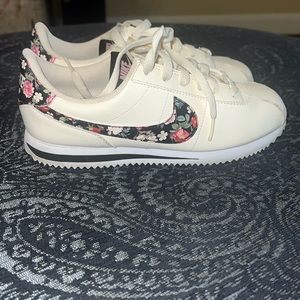 Cortez Nikes
